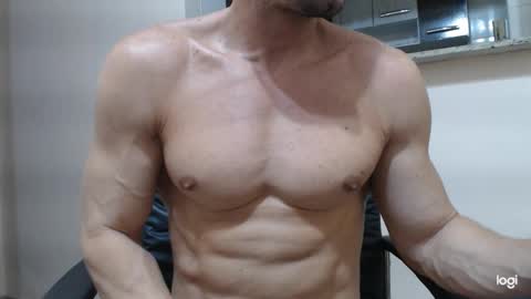 Snapshot of saradorj92 chatting on December 12, 11:25 pm saradorj92 online show from December 12, 11:25 pm