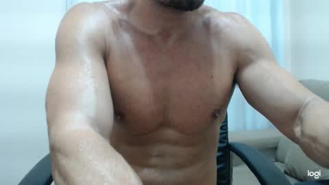 Snapshot of saradorj92 chatting on February 9, 8:11 am saradorj92 online show from February 9, 8:11 am