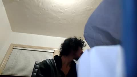 pinkWineboy online show from December 5, 5:37 am