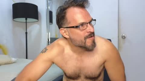 Snapshot of sbastone_muscle chatting on December 5, 2:11 pm sebastian muscleman daddy the better latin lover online show from December 5, 2:11 pm