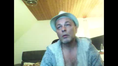 schnibschnab online show from April 1, 2:57 am