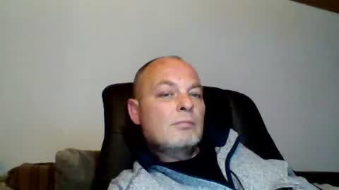 Snapshot of schnibschnab chatting on October 12, 1:32 am schnibschnab online show from October 12, 1:32 am