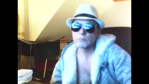 schnibschnab online show from March 15, 5:04 am