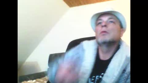 schnibschnab online show from March 20, 2:04 am