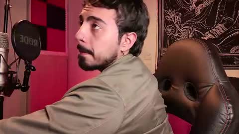 Alejandro help me to reach 200 thumps up online show from June 21, 9:26 am