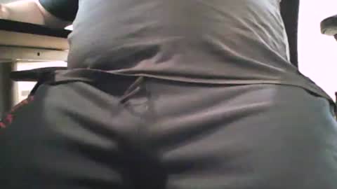 Snapshot of scottie813 chatting on February 17, 12:16 pm scottie813 online show from February 17, 12:16 pm