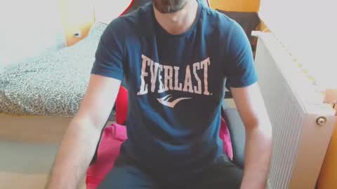 Snapshot of scotty_98 chatting on January 19, 1:01 pm scotty_98 online show from January 19, 1:01 pm