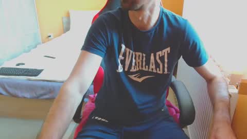 Snapshot of scotty_98 chatting on January 26, 1:15 pm scotty_98 online show from January 26, 1:15 pm