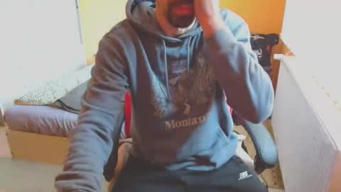 Snapshot of scotty_98 chatting on December 31, 12:46 pm scotty_98 online show from December 31, 12:46 pm