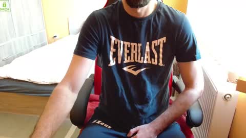 Snapshot of scotty_98 chatting on February 16, 12:21 pm scotty_98 online show from February 16, 12:21 pm