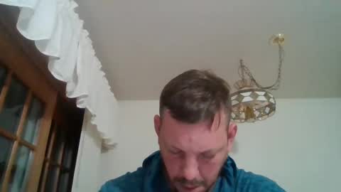 Snapshot of scottydoesntknow0 chatting on December 19, 4:23 am scottydoesntknow0 online show from December 19, 4:23 am