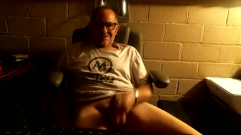 Snapshot of sdh69 chatting on October 6, 6:07 am eating pussy sucking dick online show from October 6, 6:07 am