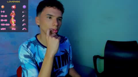Snapshot of seantroyy chatting on December 17, 10:00 pm Sean online show from December 17, 10:00 pm