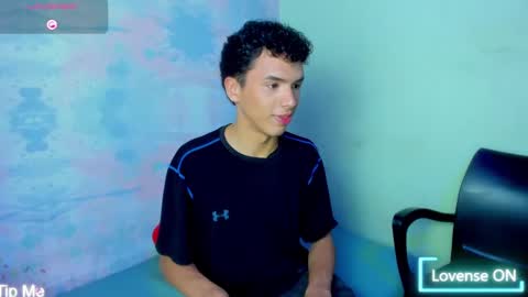 Snapshot of seantroyy chatting on December 13, 4:22 am Sean online show from December 13, 4:22 am