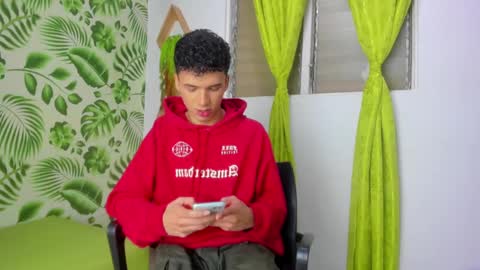 Snapshot of seantroyy chatting on March 12, 3:57 am Sean online show from March 12, 3:57 am