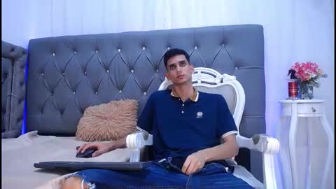 sebalexis7 online show from October 31, 3:52 am