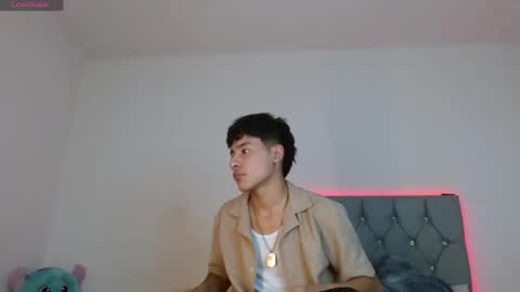 sebas_fire4 online show from May 16, 9:57 pm