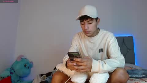 sebas_fire4 online show from May 3, 10:56 pm