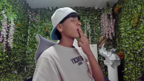 Snapshot of sebas_lover_ chatting on October 17, 9:52 pm sebas_lover_ online show from October 17, 9:52 pm