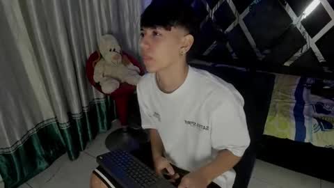 sebas_pretty7 online show from December 16, 12:34 pm