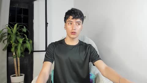Snapshot of sebas_rosse chatting on October 17, 10:58 pm sebastian online show from October 17, 10:58 pm
