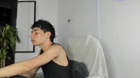 Snapshot of sebas_rosse chatting on September 27, 11:46 pm sebastian online show from September 27, 11:46 pm
