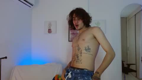 Snapshot of sebasmattxxl8 chatting on February 27, 12:30 am Sebas online show from February 27, 12:30 am