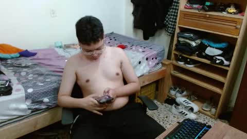 Snapshot of sebasslops chatting on February 2, 4:54 pm Sebas online show from February 2, 4:54 pm