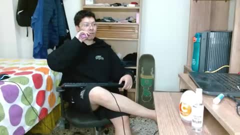 Snapshot of sebasslops chatting on February 28, 12:54 am Sebas online show from February 28, 12:54 am