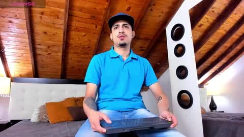 Snapshot of sebastian_berne chatting on February 11, 7:05 pm Sebastian Berne online show from February 11, 7:05 pm