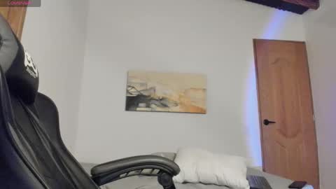 Lucian Sinclair online show from May 18, 2:41 am