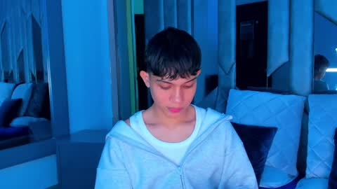 Snapshot of sebax_00 chatting on September 17, 4:13 am Sebastian online show from September 17, 4:13 am