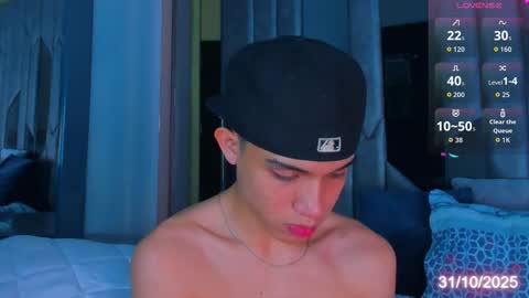 Snapshot of sebax_00 chatting on October 31, 9:07 pm Sebastian online show from October 31, 9:07 pm