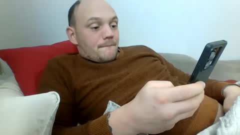 Snapshot of secretcplg chatting on January 1, 12:33 pm Simon online show from January 1, 12:33 pm