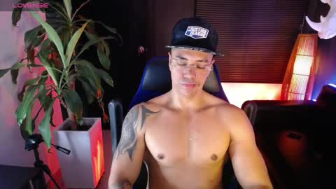 Snapshot of seddy_ chatting on December 12, 9:40 am sed online show from December 12, 9:40 am