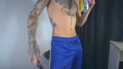 sem_alas online show from April 22, 5:46 am