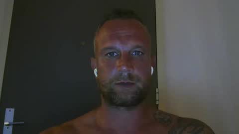 sence08 online show from September 15, 5:36 pm