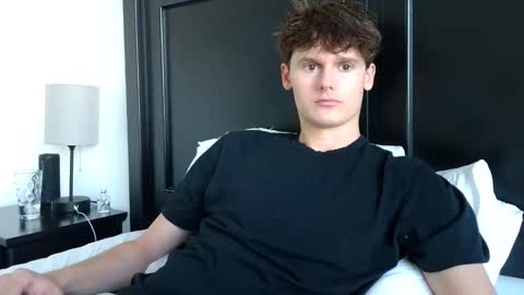 Cam online show from April 29, 9:32 pm