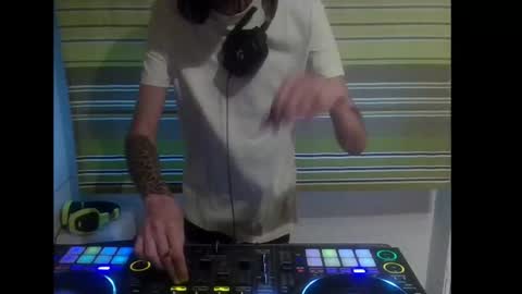 Dj Notorious aka bionik hand online show from September 18, 6:10 pm
