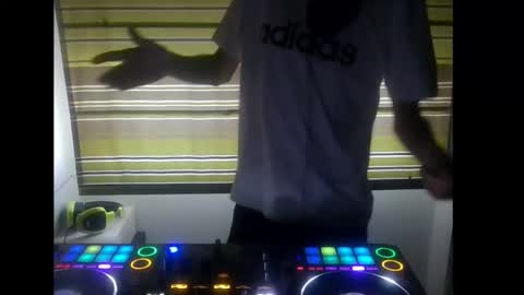 Dj Notorious aka bionik hand online show from September 16, 6:09 pm