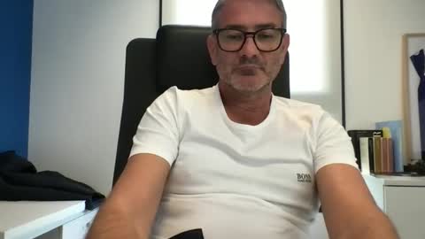 Snapshot of sesamechris92 chatting on September 8, 4:39 pm sesamechris92 online show from September 8, 4:39 pm