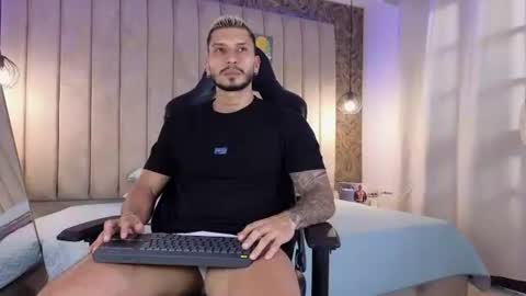 Snapshot of seth_vega_ chatting on January 10, 9:31 pm HEY IM SETH online show from January 10, 9:31 pm