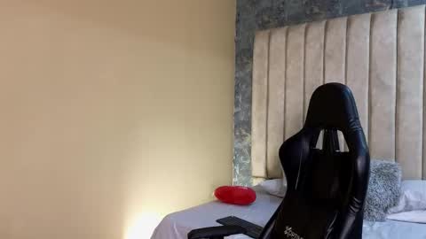 Snapshot of seth_vega_ chatting on February 18, 7:10 pm HEY IM SETH online show from February 18, 7:10 pm