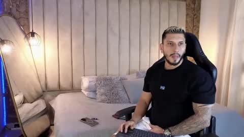 Snapshot of seth_vega_ chatting on January 31, 8:01 pm HEY IM SETH online show from January 31, 8:01 pm