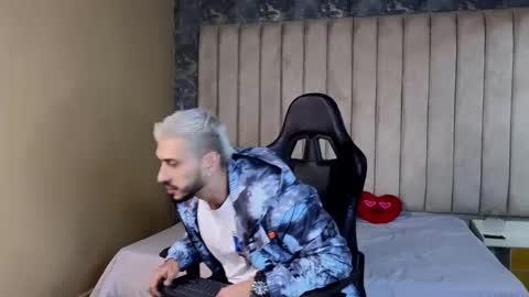 Snapshot of seth_vega_ chatting on February 27, 9:04 pm HEY IM SETH online show from February 27, 9:04 pm