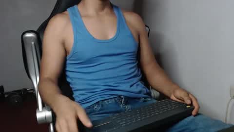 Snapshot of sexatlexx chatting on December 28, 3:04 am arnold online show from December 28, 3:04 am