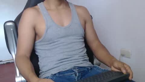 Snapshot of sexatlexx chatting on January 15, 1:20 pm arnold online show from January 15, 1:20 pm
