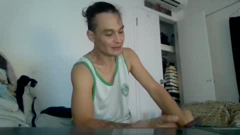 Snapshot of sexiiisenseiii chatting on January 7, 3:54 pm dankdiggler online show from January 7, 3:54 pm
