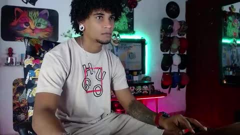 Snapshot of sexo_aharon chatting on October 16, 3:47 am Aharon ravelo online show from October 16, 3:47 am