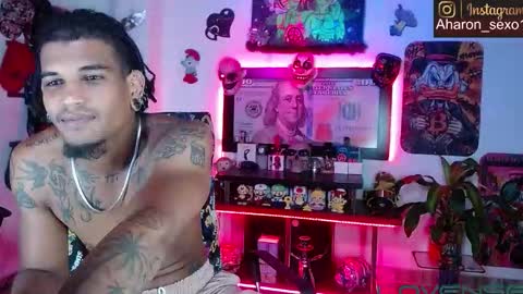 Aharon  ravelo online show from February 17, 8:02 am